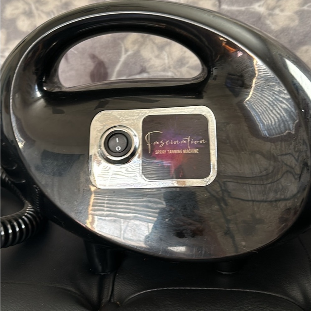 Fascination Spray Tanning Machine - Black Portable Unit